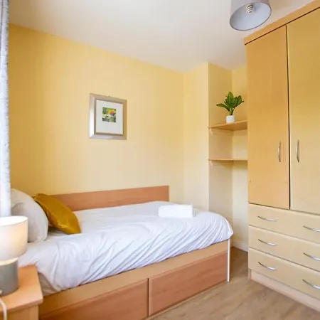 4-bedroom Home, Holiday home *